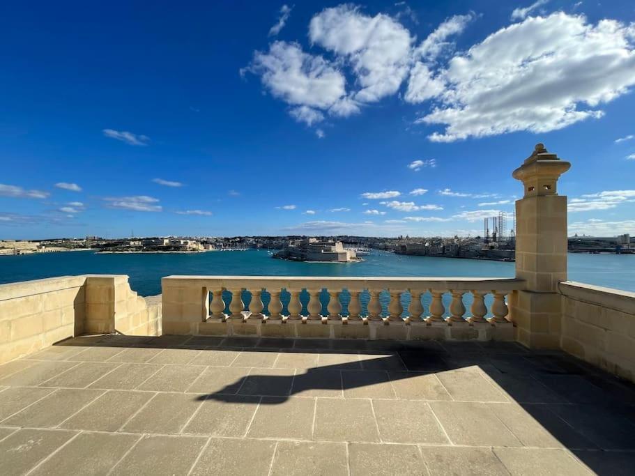 Penthouse W/ Unique Harbour View 公寓